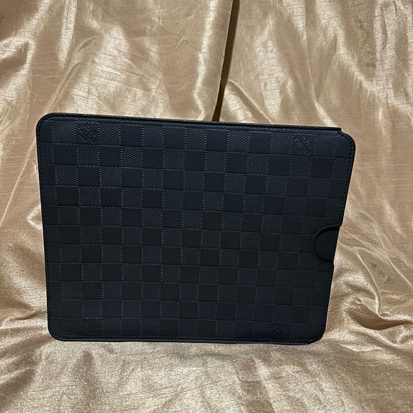 Louis Vuitton iPad Sleeve - Picture 3 of 11